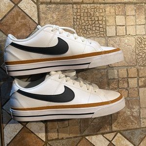Nike Court Legacy